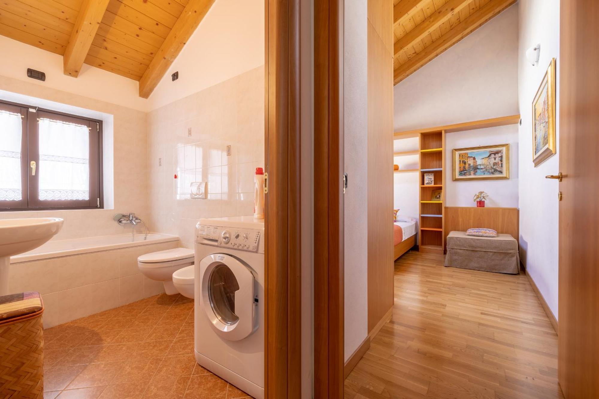Apartment By The Ferry - Μενάτζιο Εξωτερικό φωτογραφία