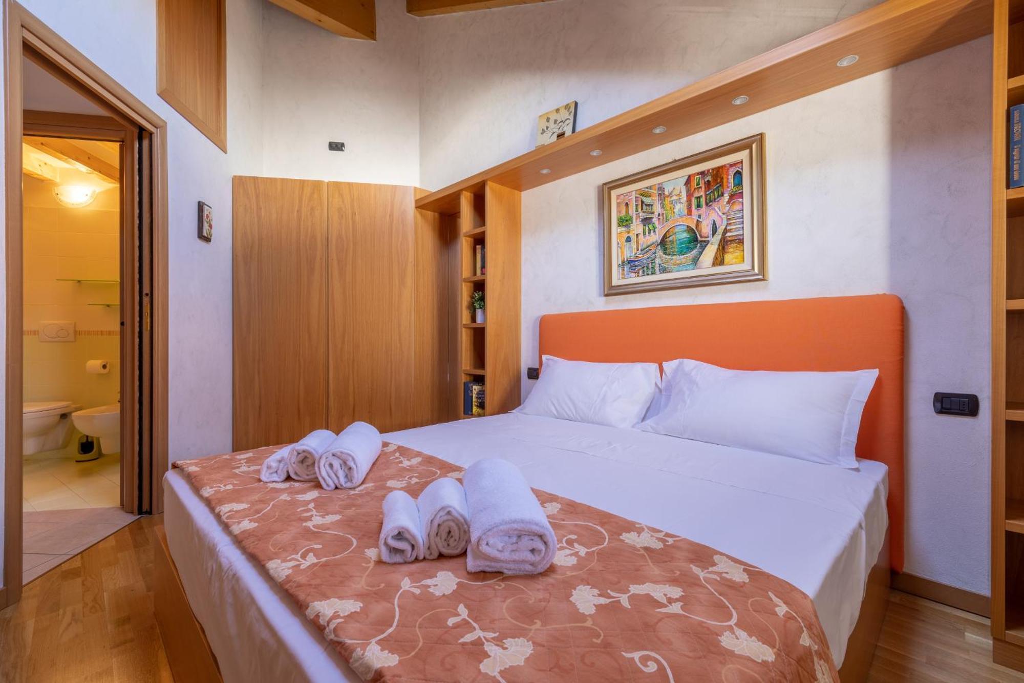 Apartment By The Ferry - Μενάτζιο Εξωτερικό φωτογραφία