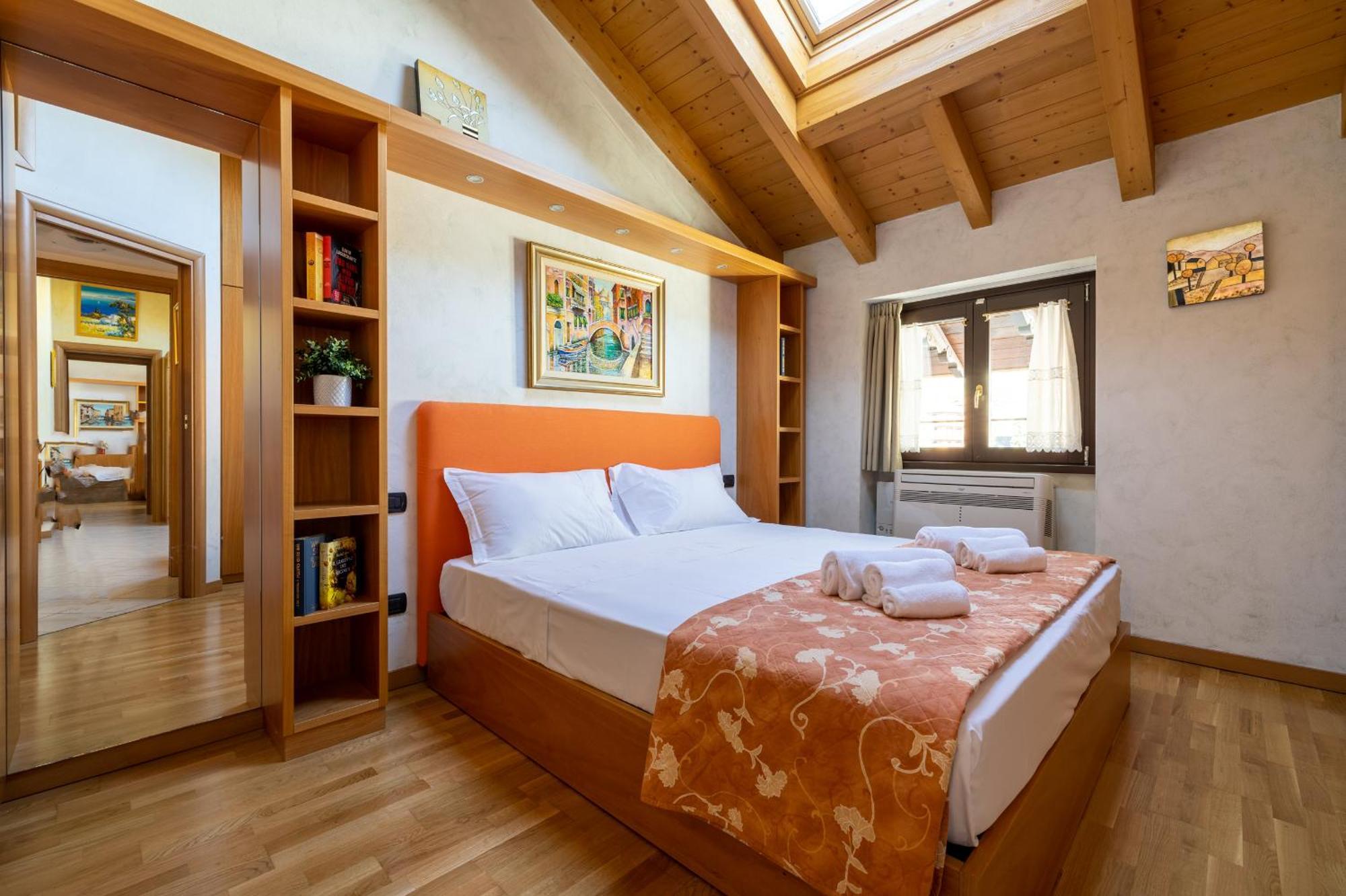 Apartment By The Ferry - Μενάτζιο Εξωτερικό φωτογραφία